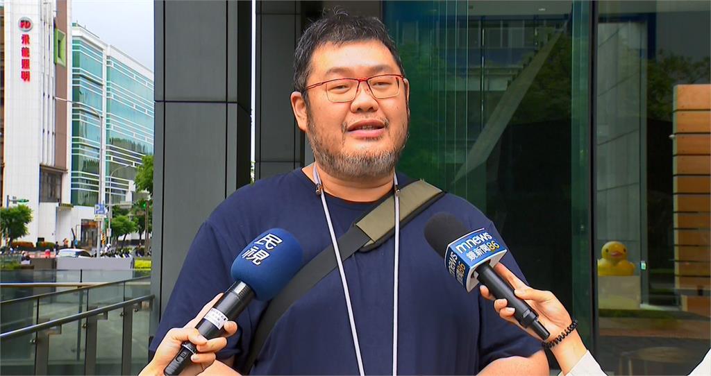 被爆兒子美國籍？黃國昌稱「太太很不高興」　網酸：不敢說「不是」兩個字