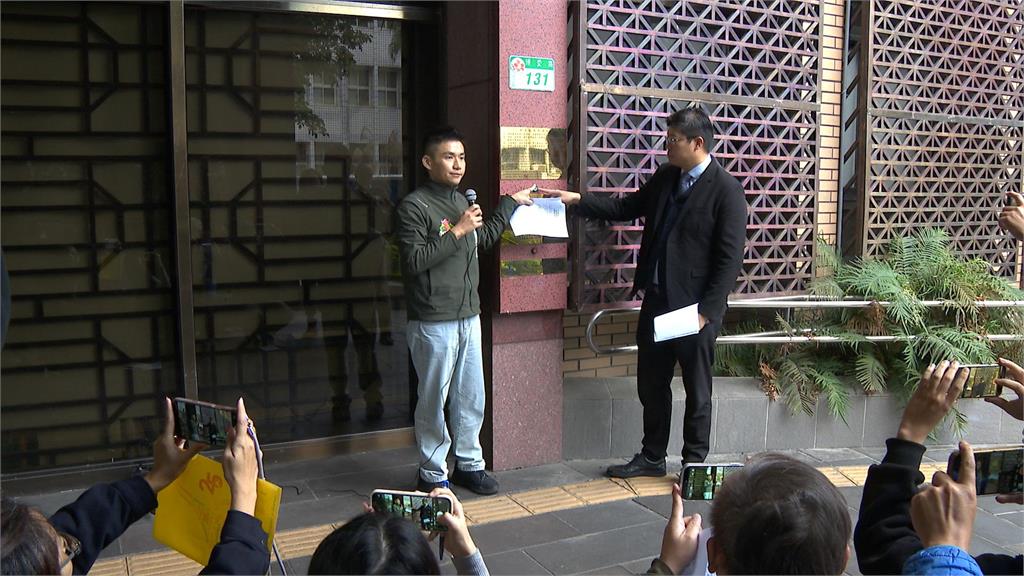 黃國昌涉攜出國防機密資料! 張銘祐偕律師赴北檢告發