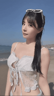 中職最正MC海邊「辣穿薄紗」大解放！一彎腰「巨水球險掉出」19秒超晃片曝光