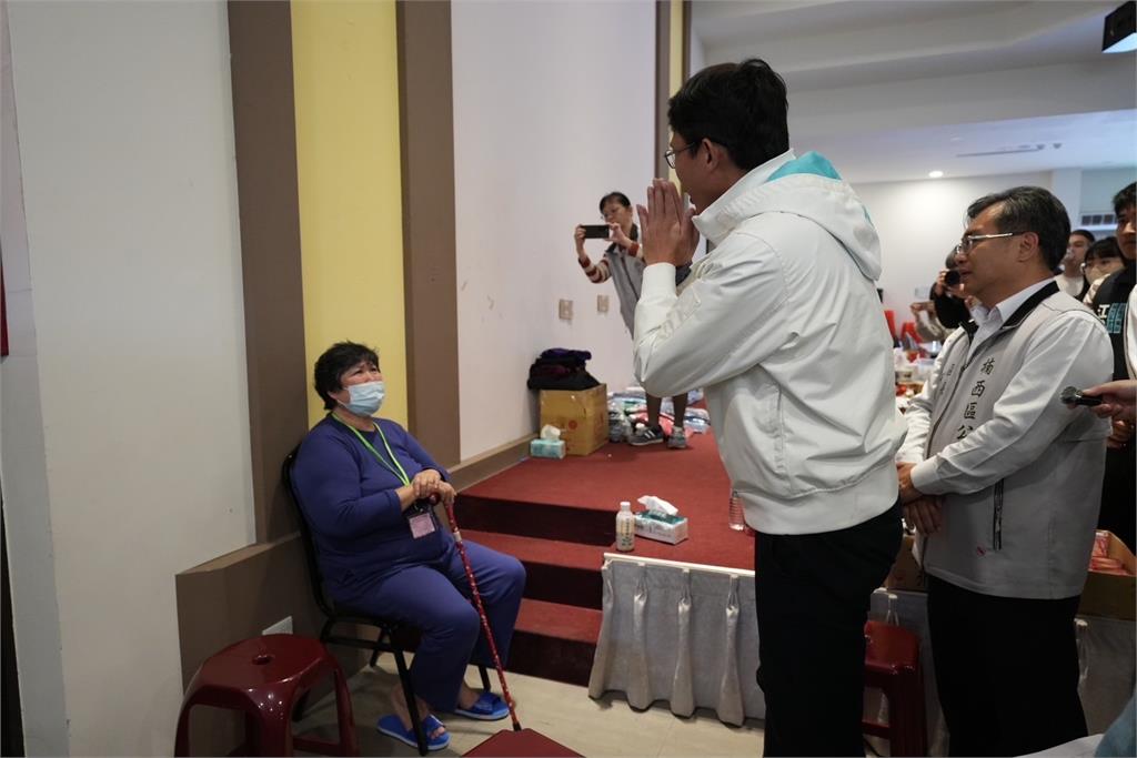 快新聞/0121南部震災受損嚴重 黃國昌探視災民承諾「全力提供協助」
