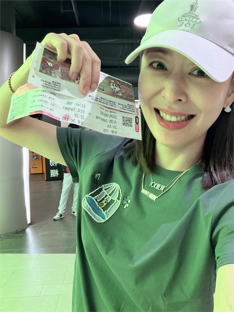 賈永婕看球竟拿錯票！本人喊「不知道我是誰嗎」下秒傻眼笑回：我是豬頭