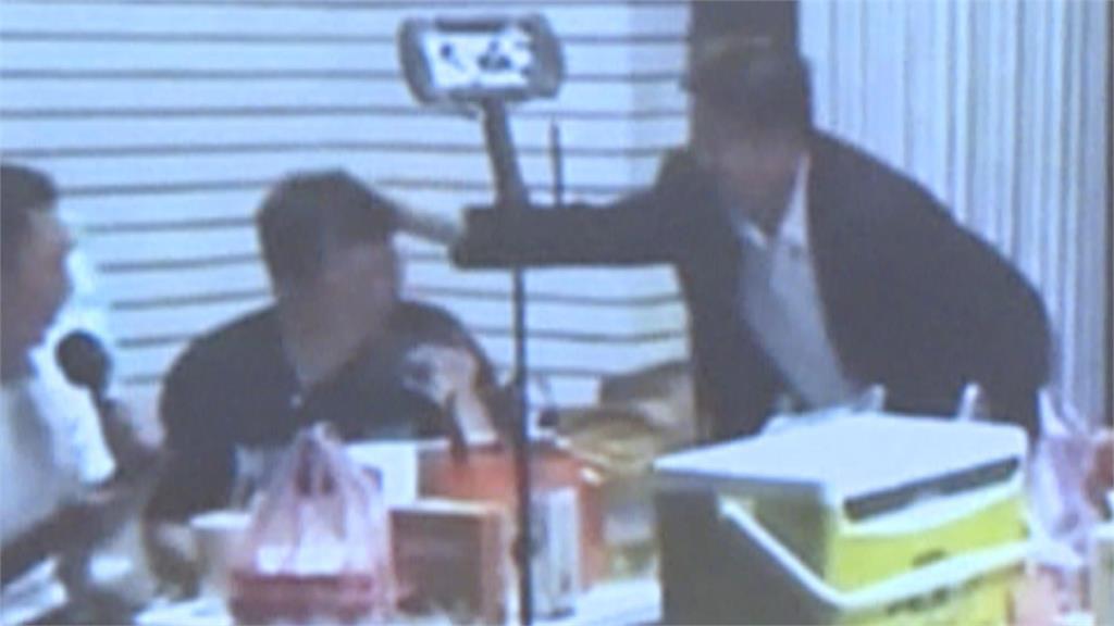 黃國昌深夜被傅崐萁「摸頭」笑開懷 綠酸:傅隨組織「傅隨小弟」