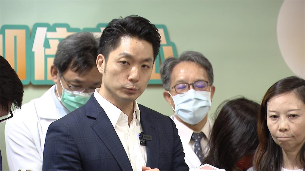 放不放颱風假？陳其邁臉書湧入市民狂讚"最瀟灑的男人"