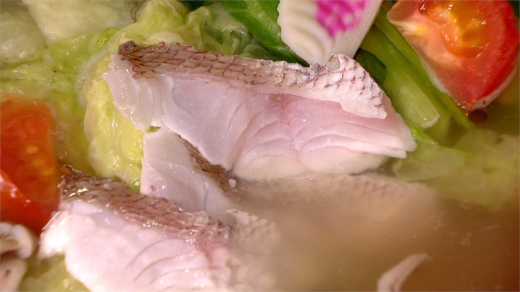 春櫻花火鍋「一鍋兩吃」 粉嫩魚肉口感細緻鮮甜