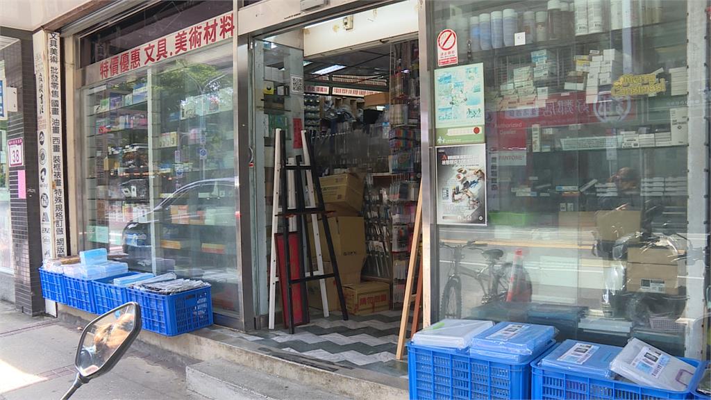 書店驚魂記！老闆忘記有客人外出關鐵門　母女逛店受困報警