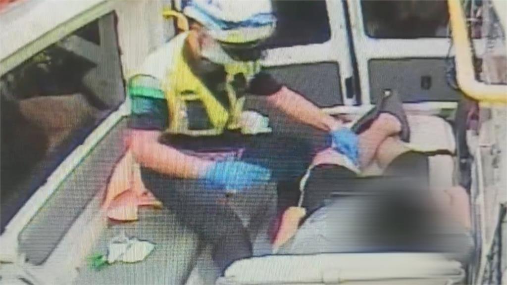 彰化埤頭中秋晚會場邊意外　男童左腳卡進公園遊具破洞