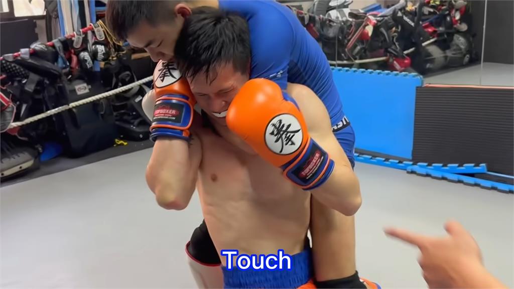 拳擊對決MMA！擒抱壓制、神速出拳無冷場　網鼓掌：高手對練就是精彩