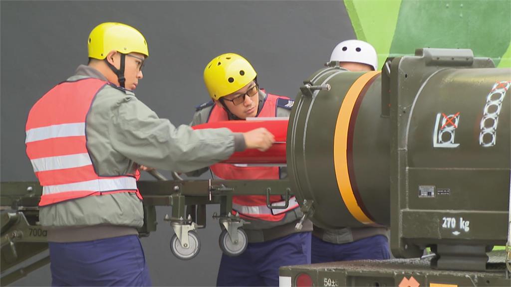 戰機順利升空幕後大功 「軍機修補隊」功不可沒