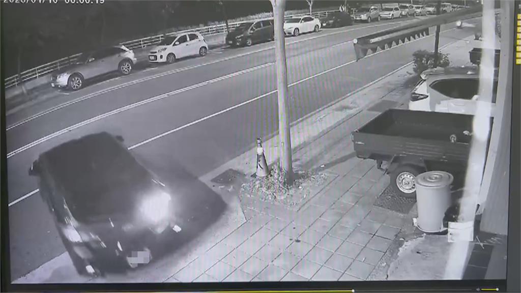 高雄3起砸店案!開車衝撞、棍棒猛砸 警:案件無關聯性