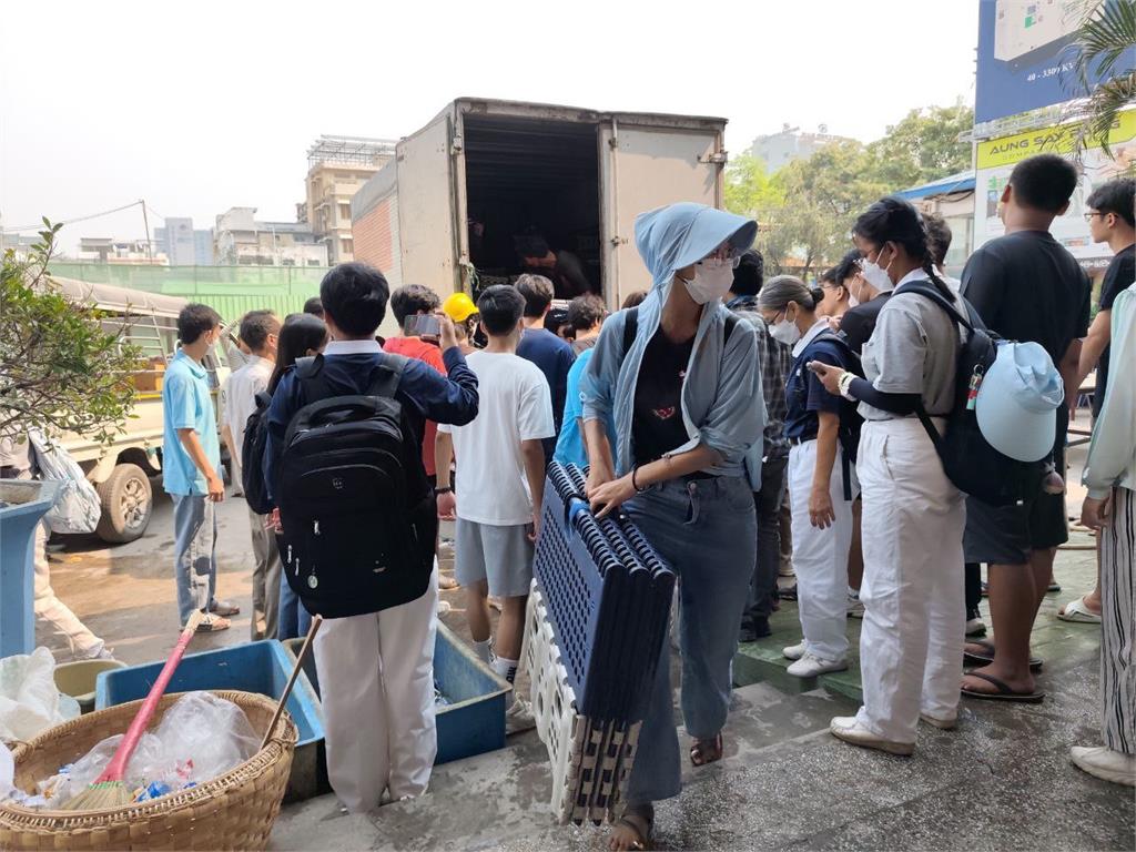慈濟人道救援賑災物資已送入緬甸強震重災區