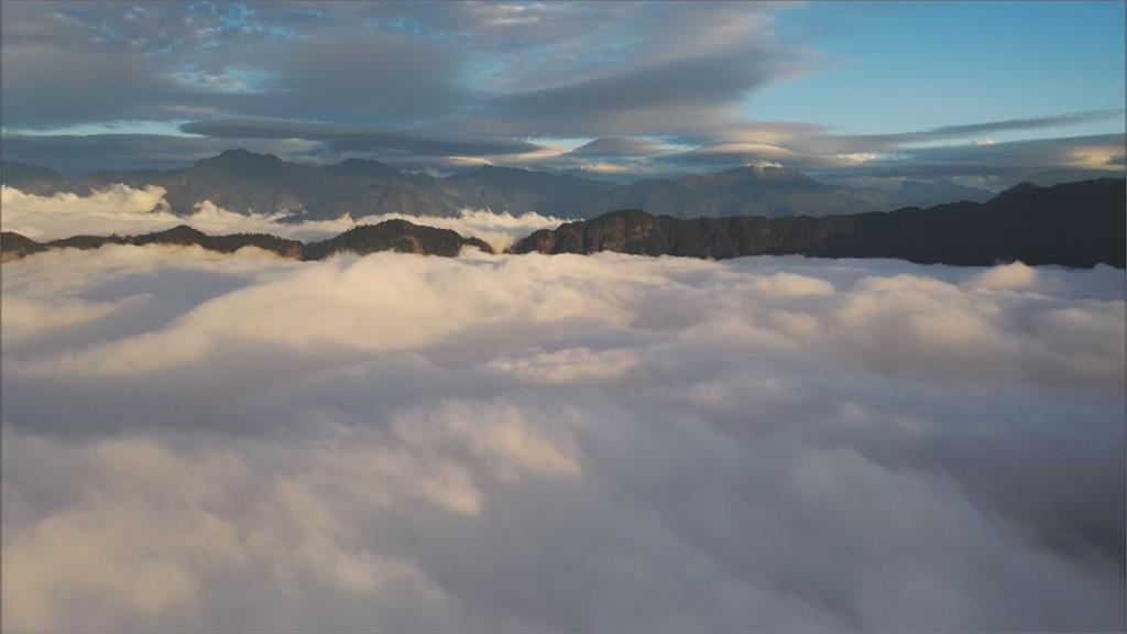 快怕!春節限定美景 南投大崙山罕見湧「雲浪」