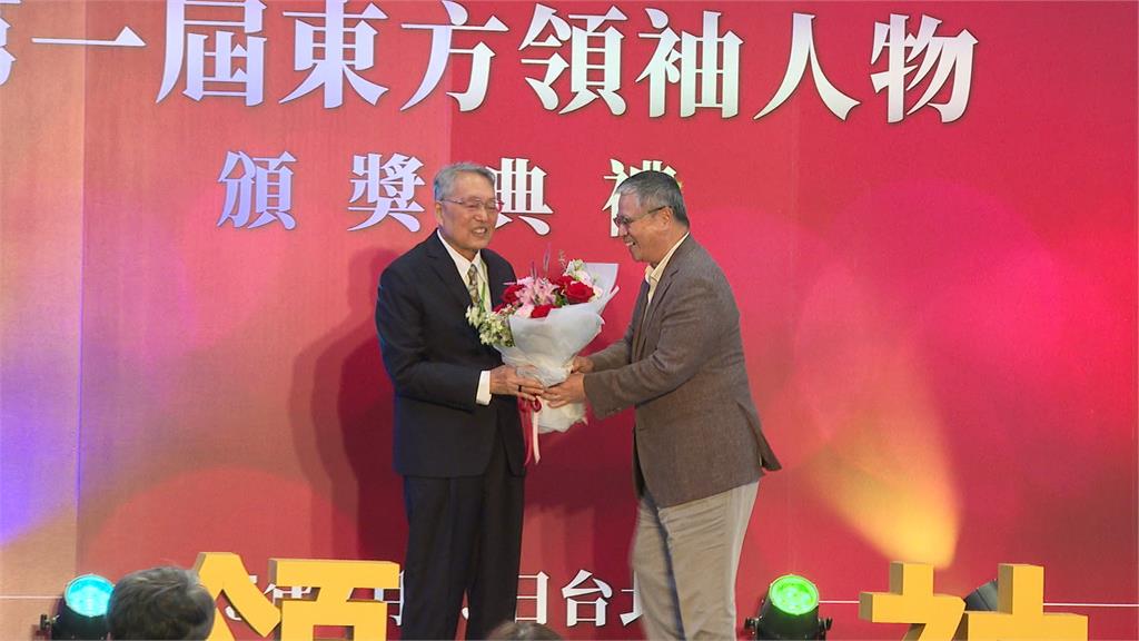 施振榮獲「東方領袖人物獎」！賴總統讚桃李滿天下　童子賢、張善政都來了