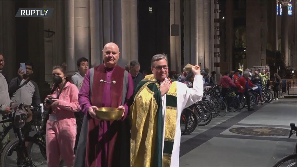 美紐約聖約翰大教堂「自行車祝福儀式」　湧入數百位參賽者祈福