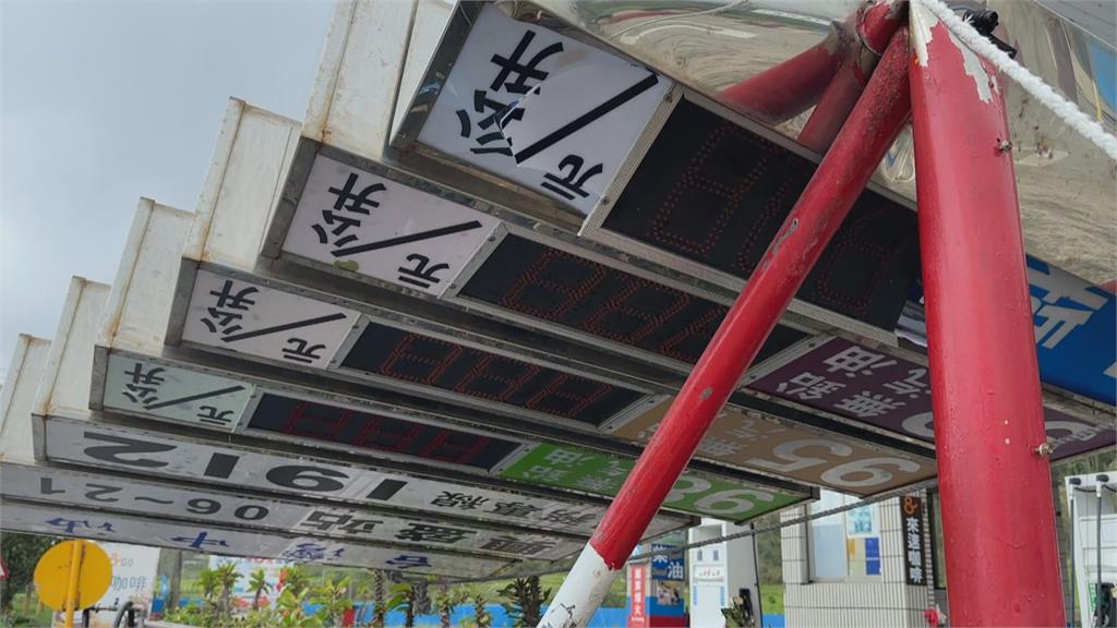 海葵強風暴雨肆虐台東 台鐵2列車集電弓遭樹枝打壞卡原地
