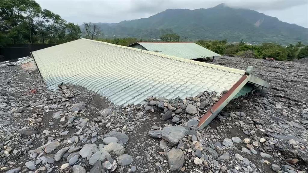 高雄六龜中興里土石流灌進住家　2層樓瞬間變1樓