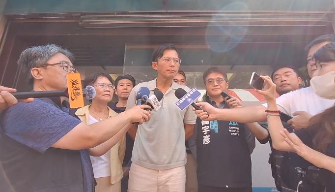 快新聞/黃國昌稱「很多民眾黨人想選桃園」 被問「挑戰張善政?」回應曝