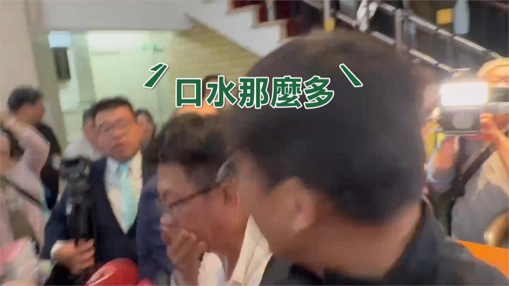 黃國昌近距離咆哮「狂噴口水」 醫:NG行為!有傳播病菌風險