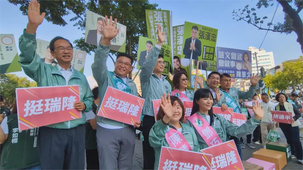 民進黨「高雄隊大團結」 賴瑞隆率逾20名議員站路口拜票