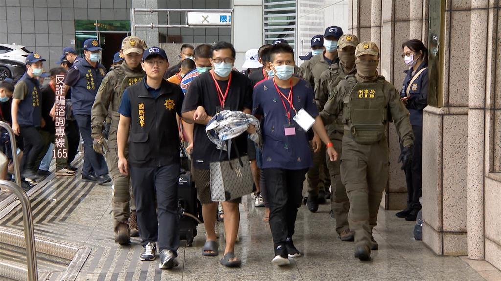受困泰緬55豬仔返台! 25人是通緝犯「當場逮捕」