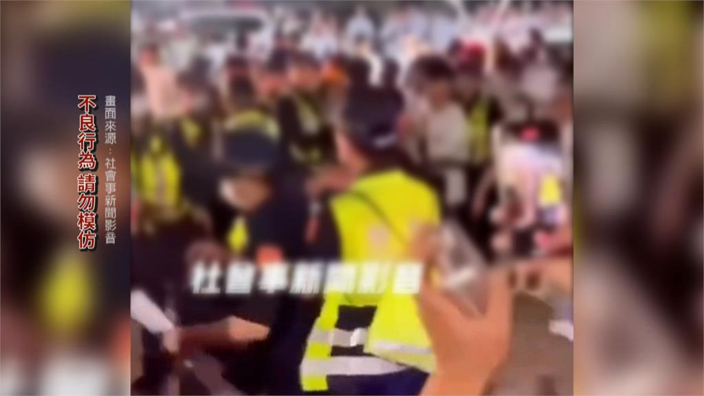 疑停車糾紛爆衝突! 北港媽遶境白衣人大亂鬥