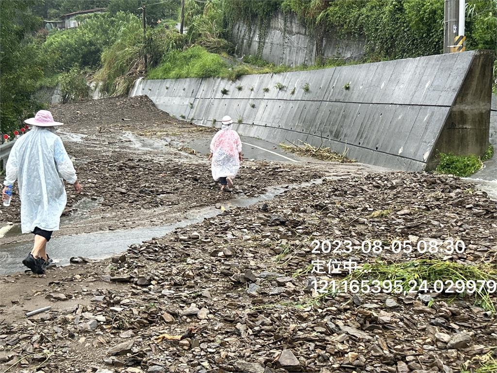 快新聞／南投仁愛連夜豪大雨　多處道路遭土石沖刷畫面曝光