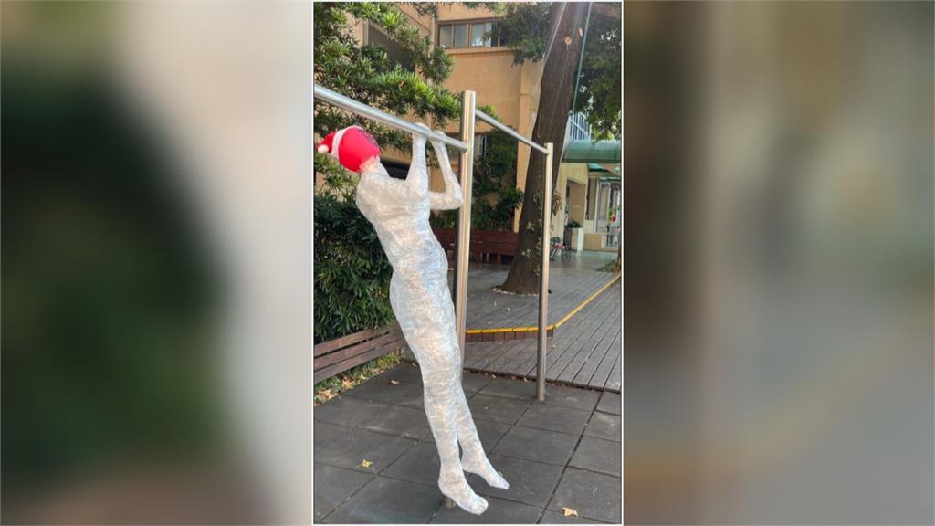 深夜路過中女中心驚驚! 「半透明塑膠人」直盯著路人