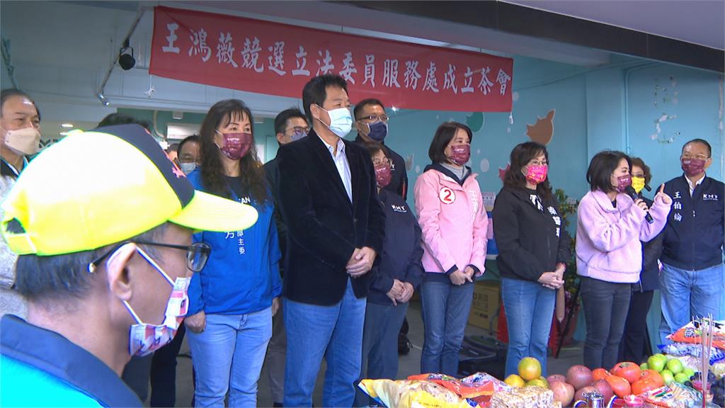 太尷尬了! 徐巧芯想要握手 費鴻泰見她「手立刻縮走」