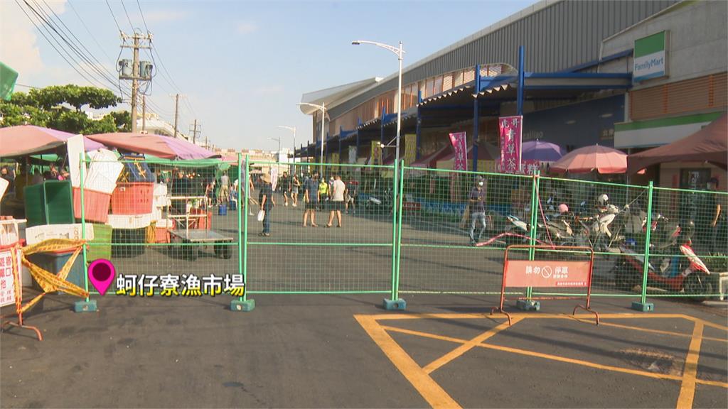 人潮湧觀光漁市 民眾排隊入場成大型群聚