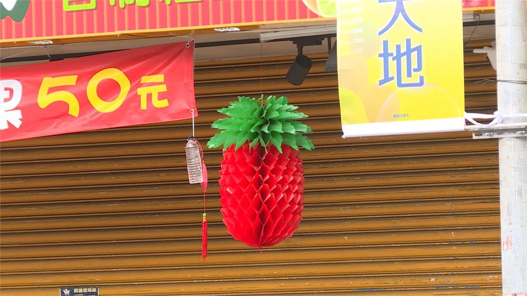 手癢？無聊扯下店家「鳳梨彩球」　民俗專家：觸霉頭