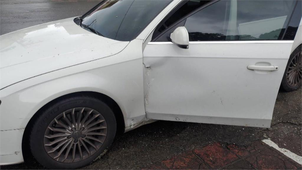 台九線115.8公里處　一輛白色轎車被落石擊中