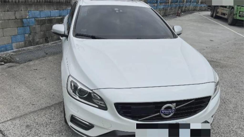 國道驚魂！磚石遭車輾彈飛　擊中轎車擋風玻璃