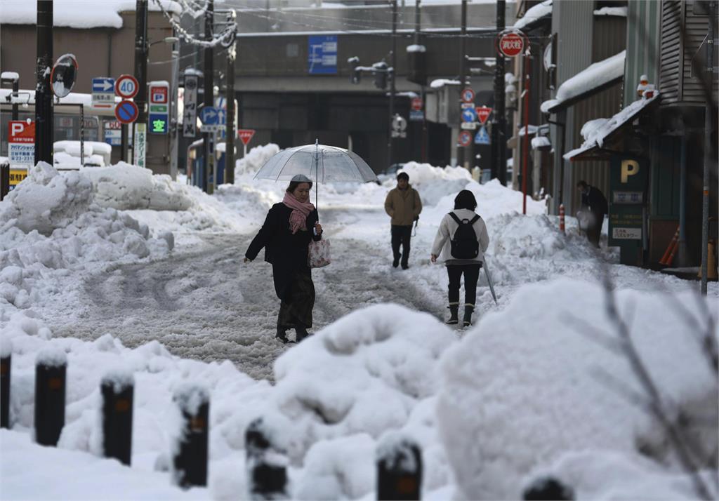 日本各地破紀錄降雪頻傳災情　中國客新潟滑雪場摔倒遭雪埋身亡
