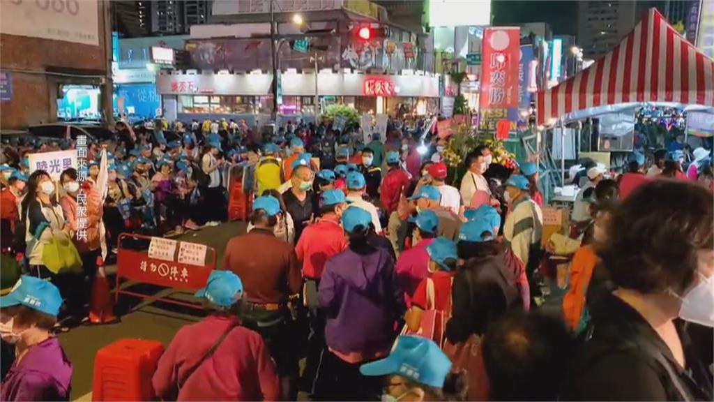 馬英九現身張善政萬人大造勢 話還沒講!台下觀眾空一半