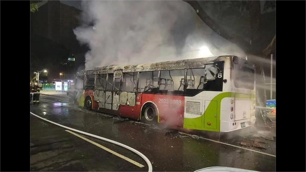 電動公車起火燒! 同線20車立即停派.公運處要求檢修