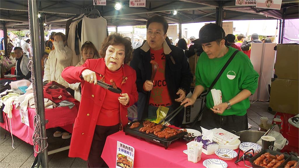 寒冬送暖！周遊賣香腸做愛心　　獅子會捐廂型車助偏鄉孩童圓夢