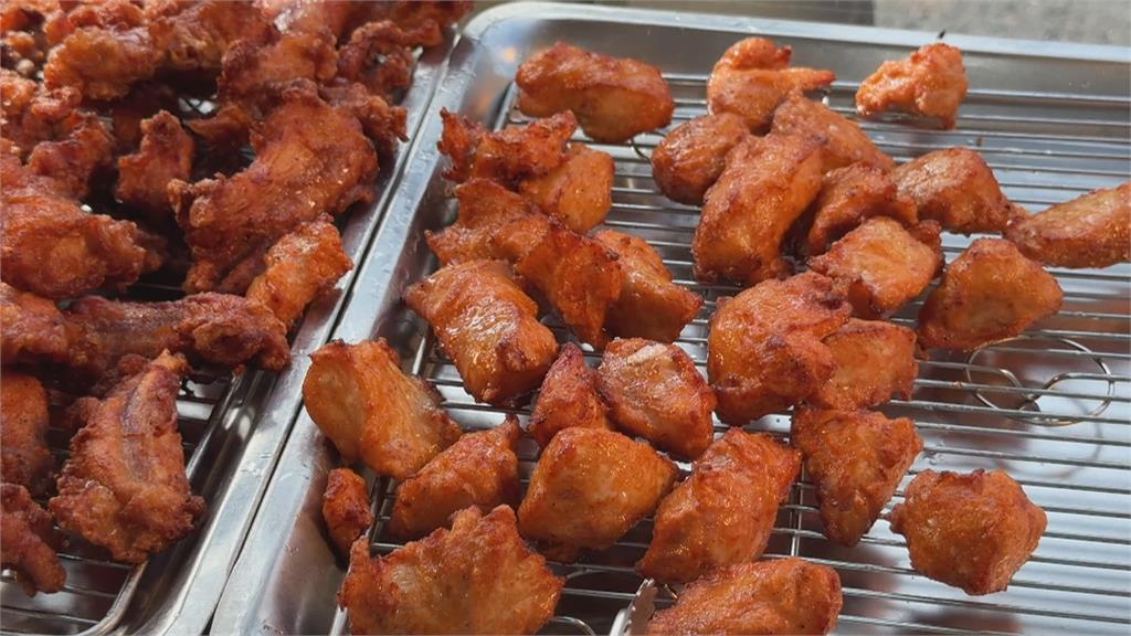 騎士豆乳雞掉地！佛心老闆想賠　　網友喊：用新台幣下架攤位