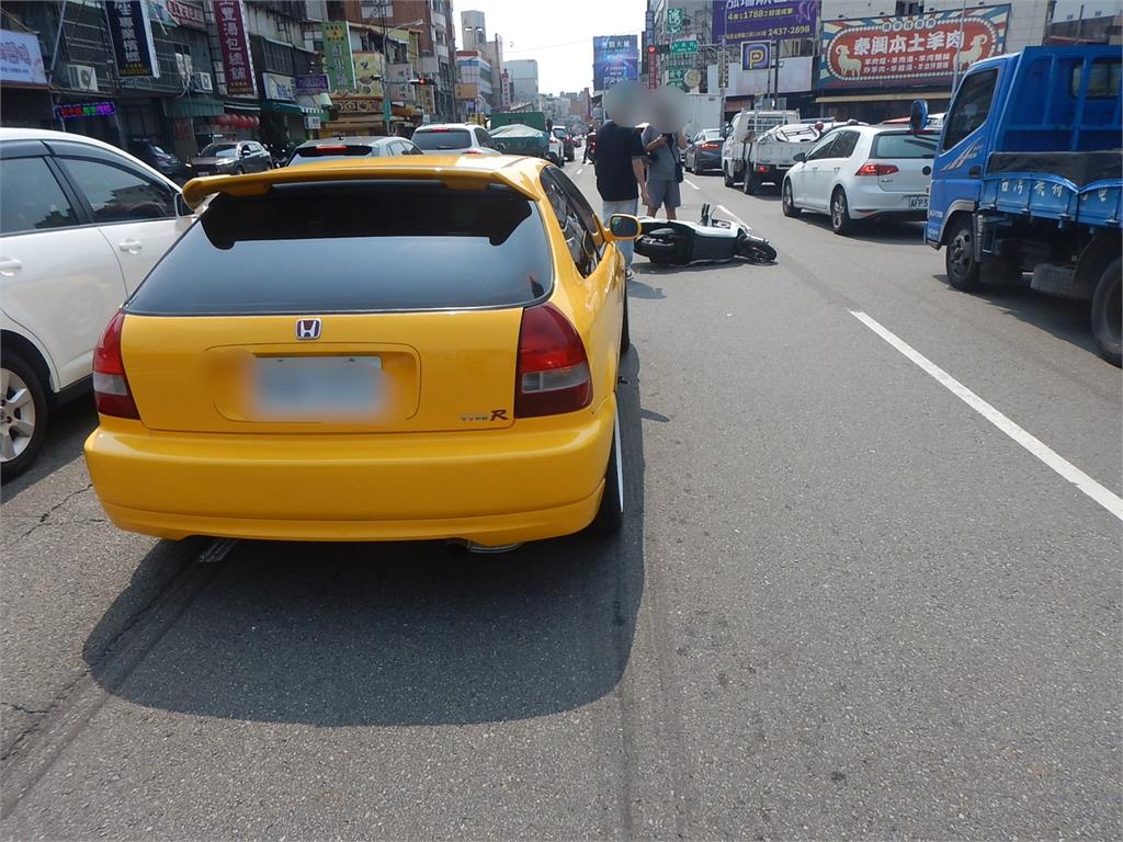 春風車禍遭嗆「開改裝車、飆車」！他爆粗口槓酸民：懶得跟你們X爸X母