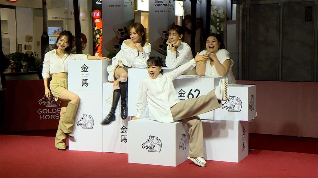 金馬62/75歲翁倩玉攜手陳意涵同台頒獎!雙女神「夢幻並肩」展現最佳默契