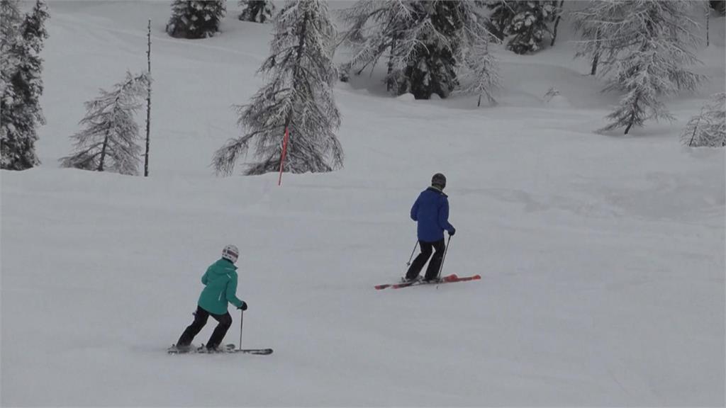 通膨釀滑雪費漲仍難擋遊客興致　滑雪場、設備業者荷包賺滿