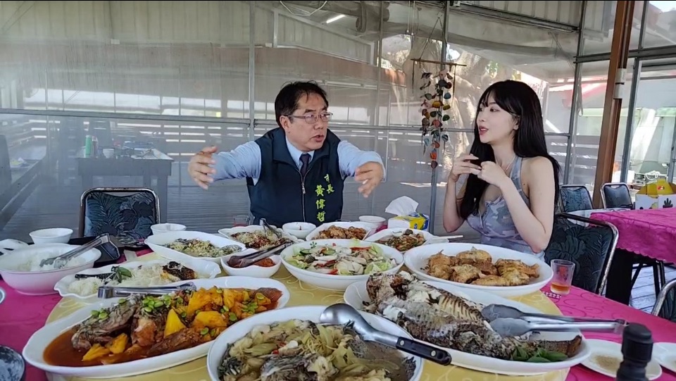 南韓女星尹到怡大啖鯛魚料理 宣傳台南美味