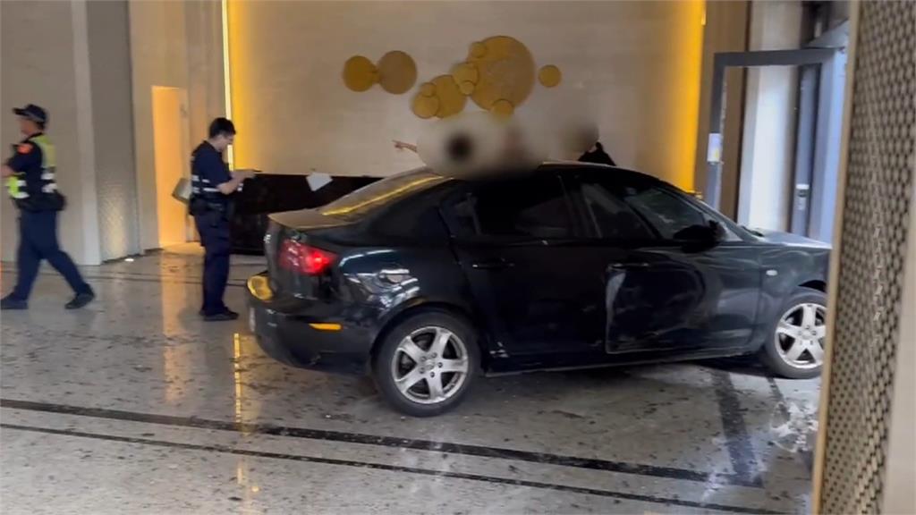 桃園醉男帶3歲兒駕車衝撞社區大廳 落跑躲工地被逮還嗆警