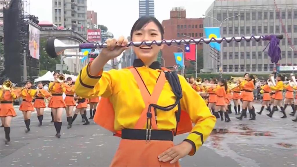 「橘色惡魔」才回國1天!老師來信「學生哭著不想走」 網眼眶全濕了