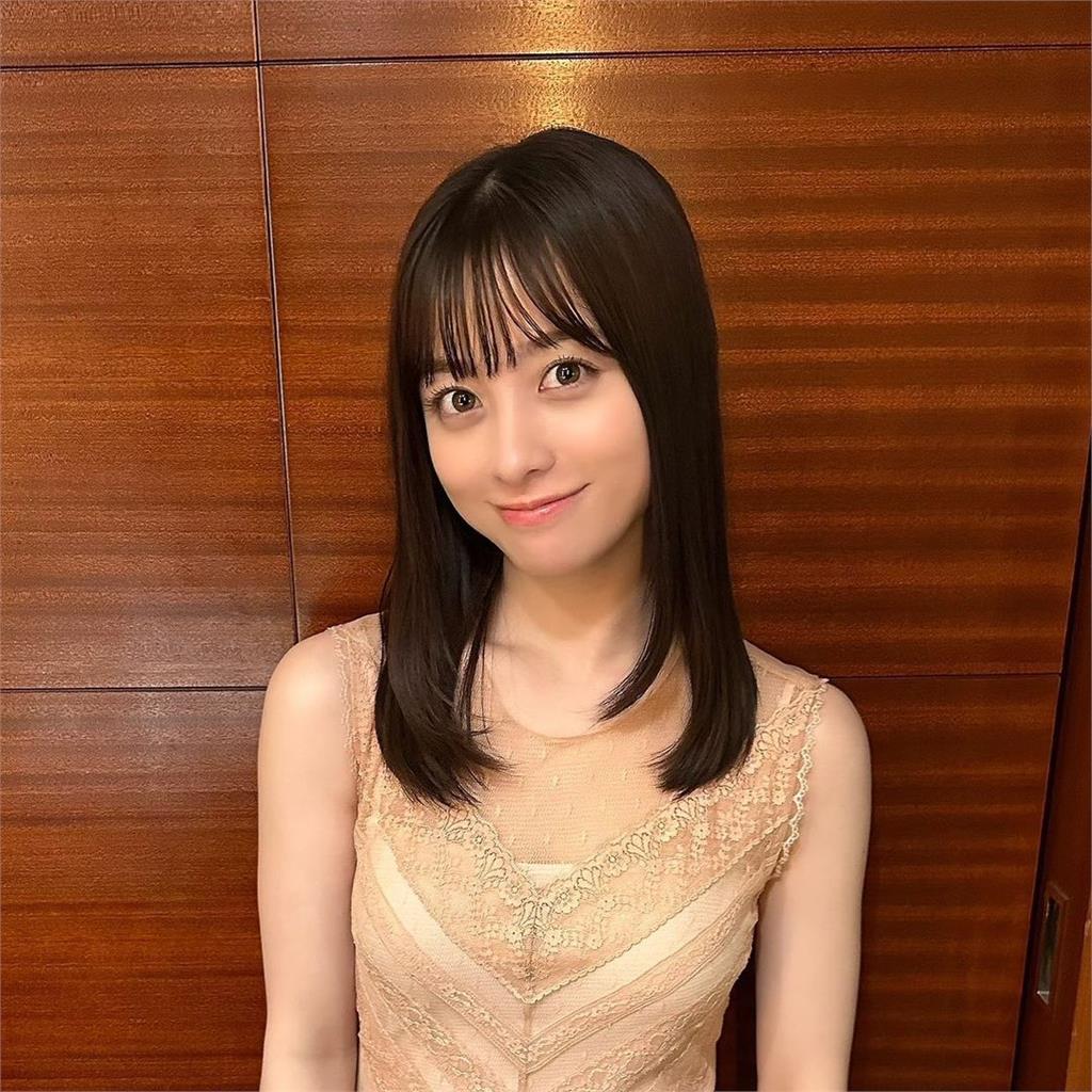 橋本環奈惡魔裸衣「大膽透出」!貼膚蕾絲「起伏現形」15萬粉震撼:沒穿?