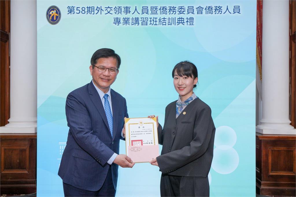 快新聞／勉勵外交及僑務新進人員　林佳龍：在風雨中綻放堅韌之花