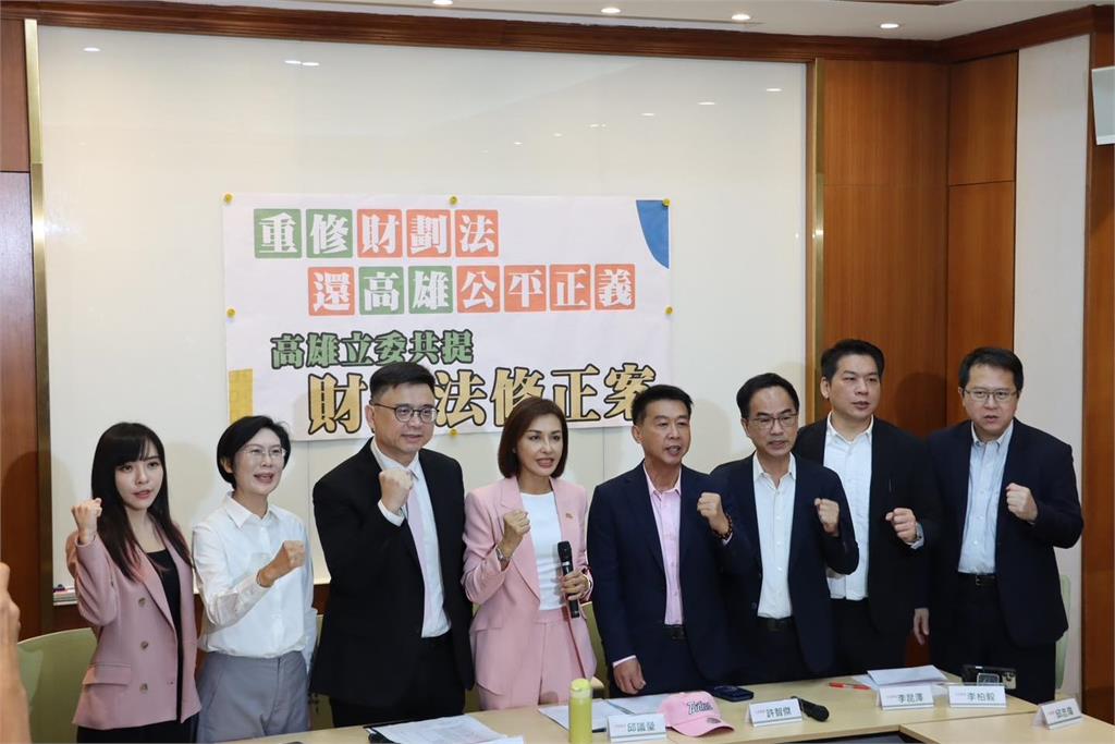 邱議瑩拚綠營初選「4搶1」！拋「2大務實政策」談高雄願景 