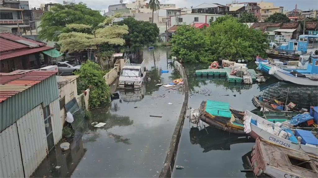 海水倒灌！東港又變水鄉澤國　民宅淹水！居民：歷年來最嚴重