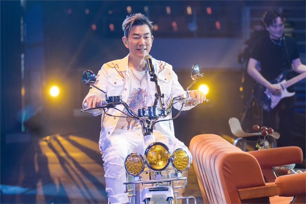 任賢齊《齊跡2024世界巡迴演唱會》成都開唱 上萬粉絲齊慶生