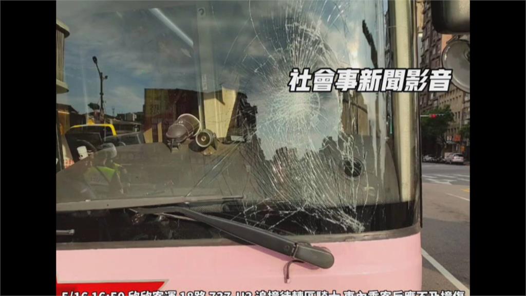 客運剎車不及!騎士遭撞噴飛 1乘客疑頸椎骨折進加護病房