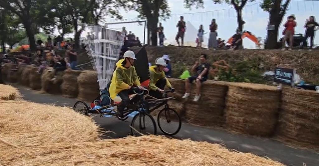 台南「西拉雅趣飛車賽」 黑猩猩、劍玉造型賽車全上場