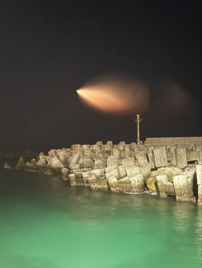 南部夜空驚見「神秘掃把火球」低空掠過!中共竟同時「宣布1事」嗨喊:任務成功